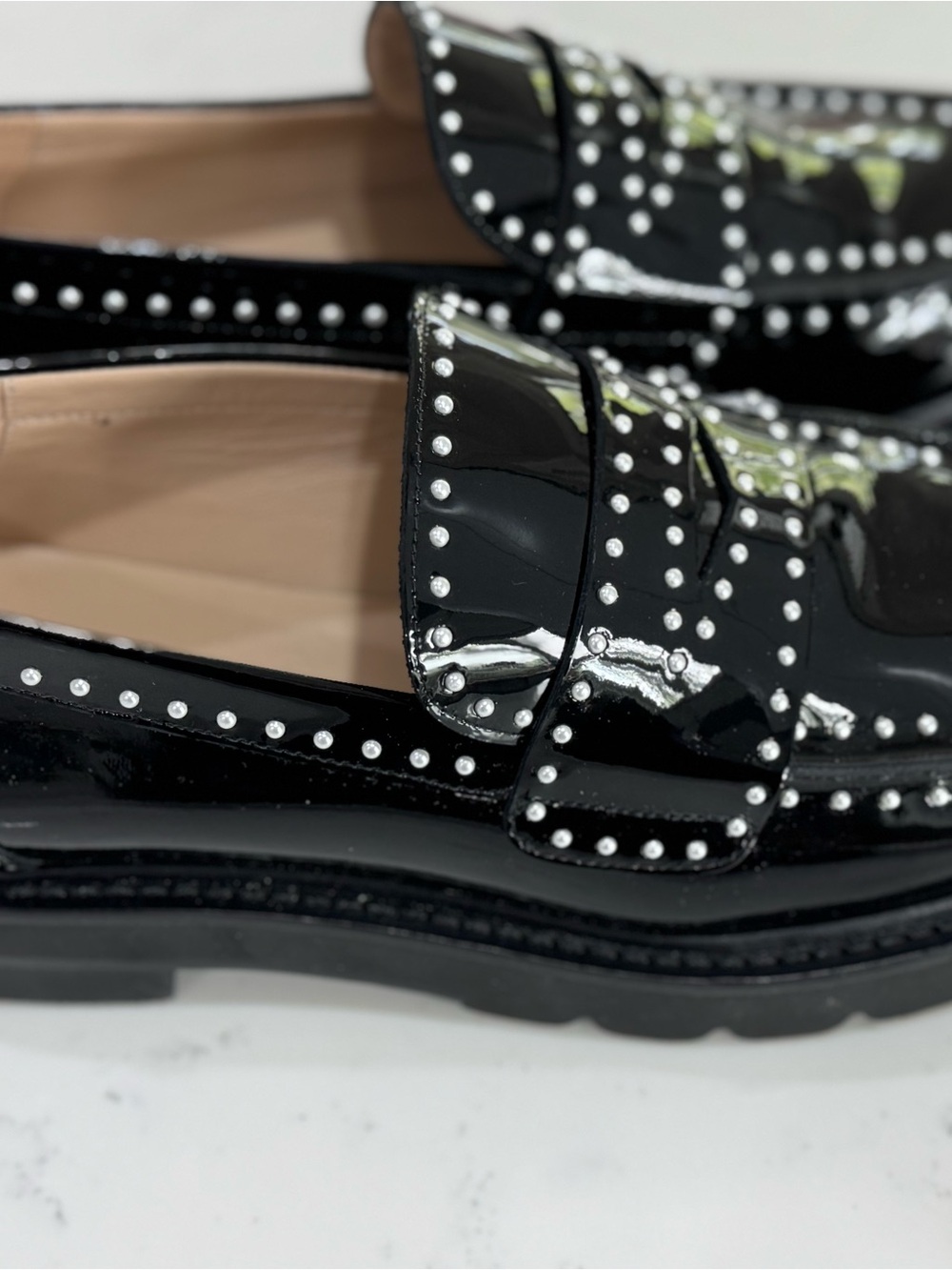 Stuart Weitzman Parker Lift Black Patent Leather Mini Pearl Loafers Size 7.5 - Picture 2 of 7